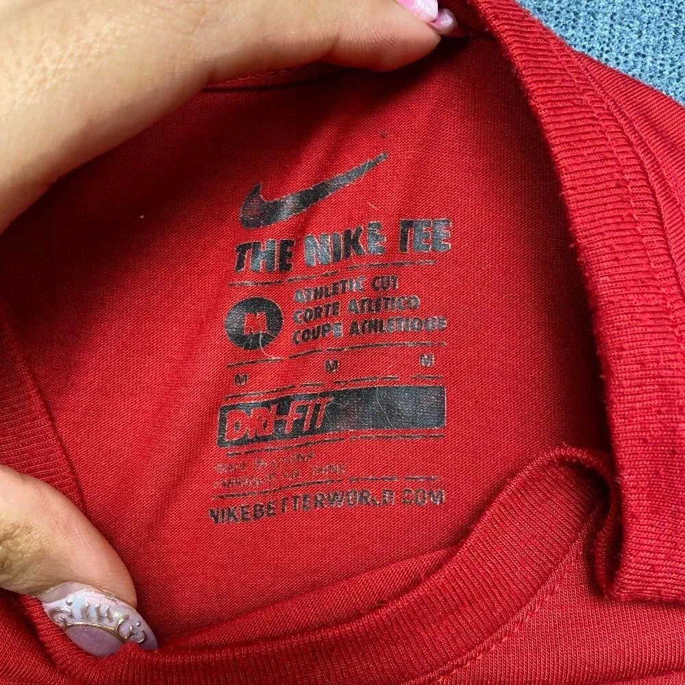 Nike Dri Fit T-Shirt Mens Medium Red Athletic Cut Swoosh Logo Travel Casual Tee